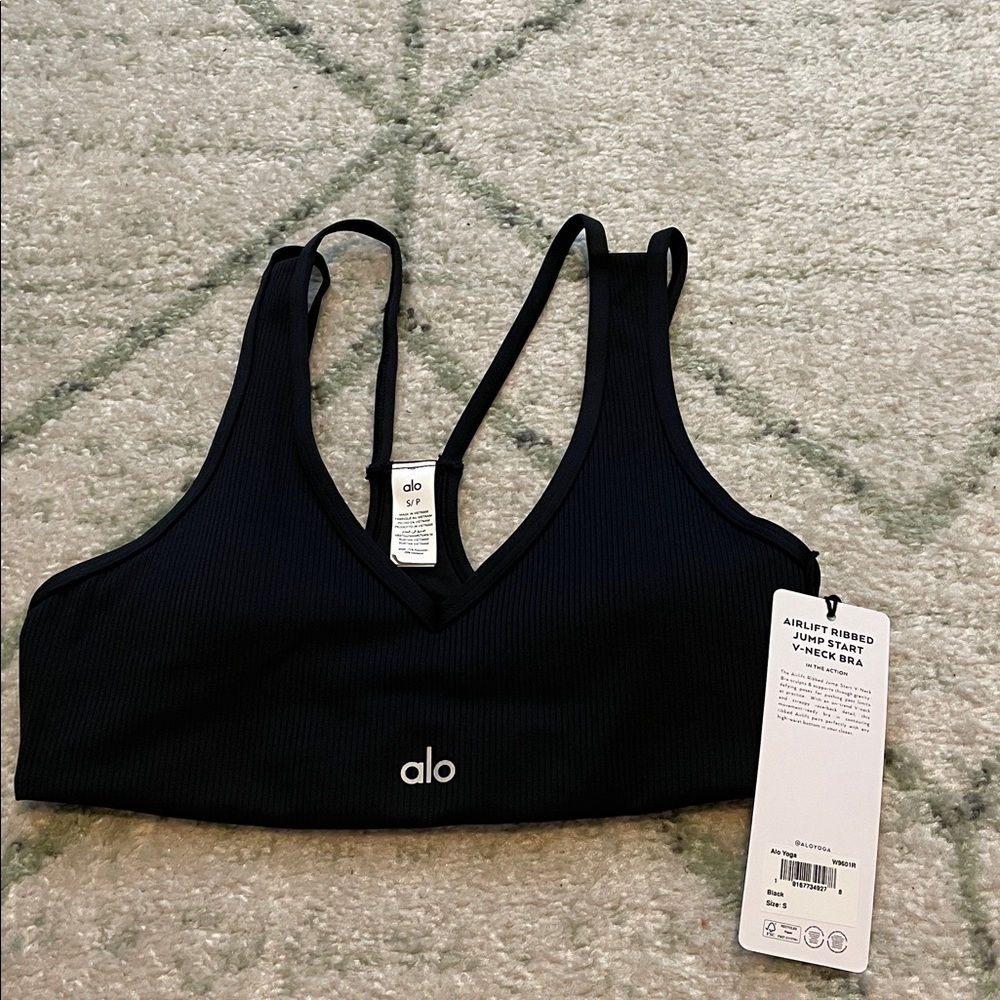 NWT - Alo Yoga Airlift Ribbed Jump Start V-Neck Bra Black Size Small - Picture 3 of 5